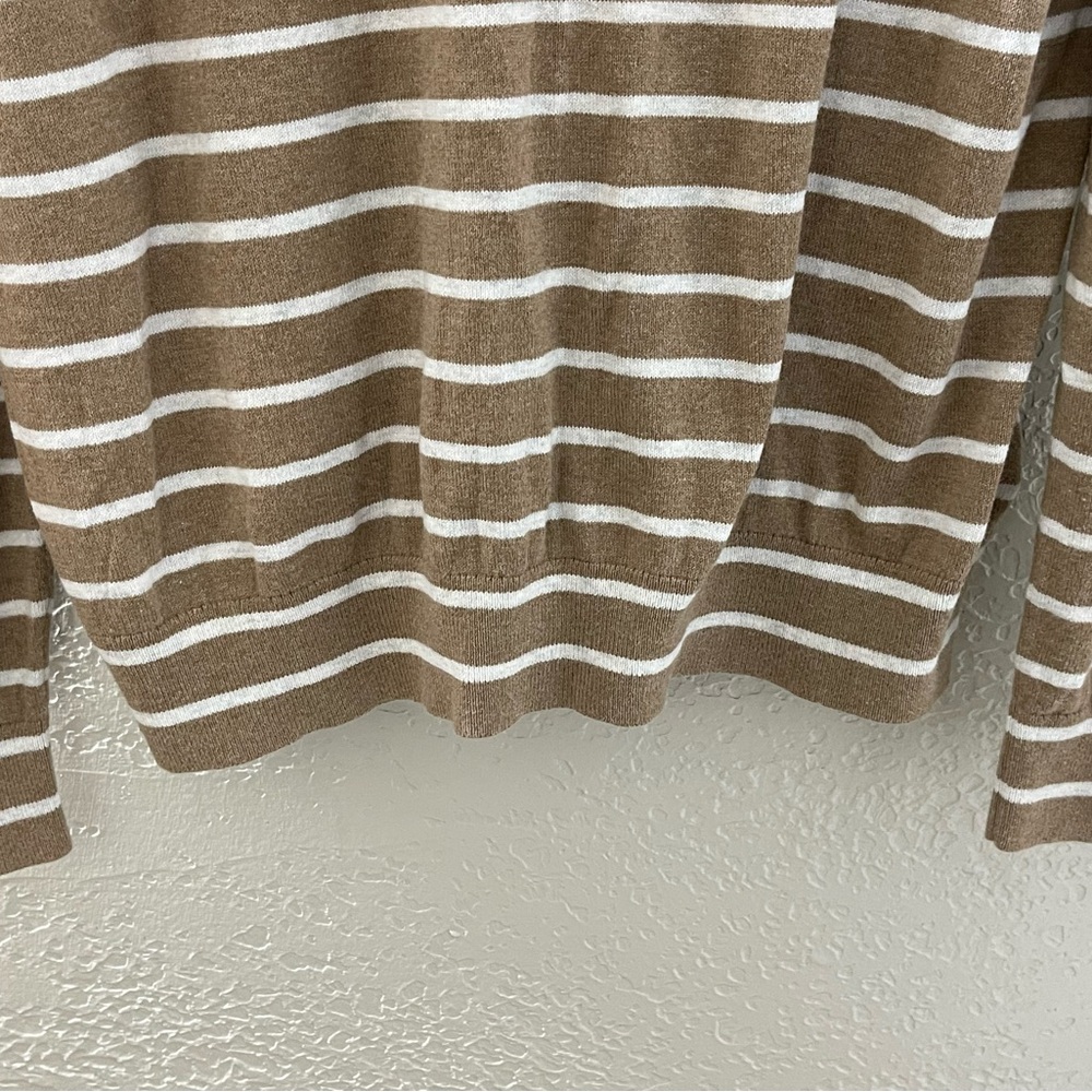 Express Men’s‎ Tan and Cream Button-Up Sweater
Size Large - Picture 6 of 9